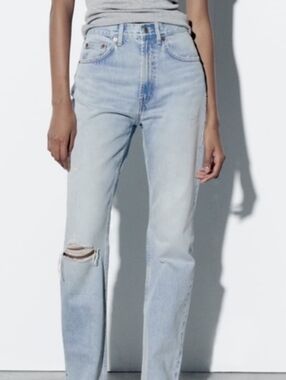 Zara Light Wash Straight-Leg Jeans with Distressed Knee